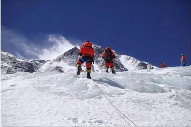 慧择齐欣专业保障，护航北大珠峰登山队成功登顶